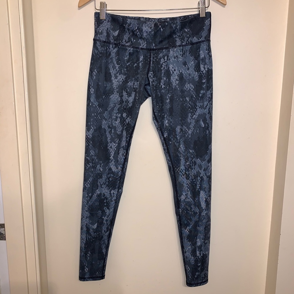 Alo Yoga Airbrush Leggings Python, Small - Picture 2 of 9